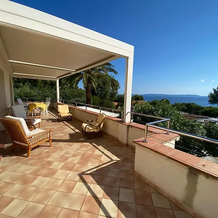 Holiday home Avec Piscine A 300 M Des Plages D'aiguebelle - *