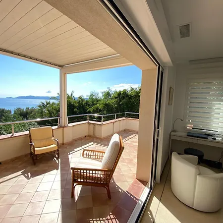 Holiday home Avec Piscine A 300 M Des Plages D'aiguebelle - *