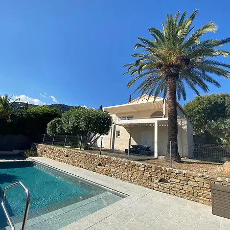 Holiday home Avec Piscine A 300 M Des Plages D'aiguebelle - *