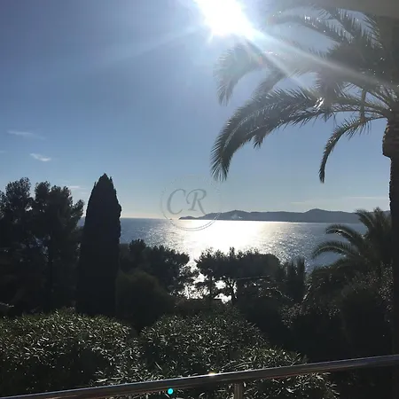 Holiday home Avec Piscine A 300 M Des Plages D'aiguebelle -