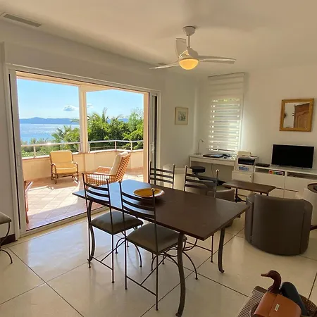 Holiday home Avec Piscine A 300 M Des Plages D'aiguebelle -